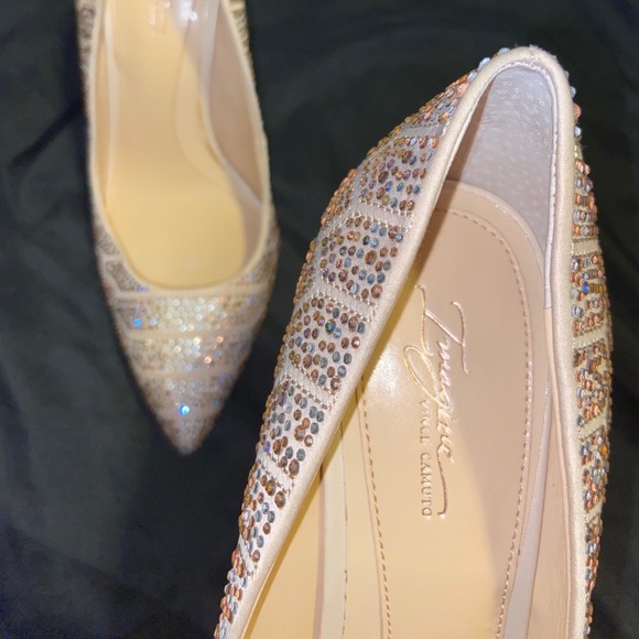 Vince Camuto Olivier pumps - Picture 2 of 5